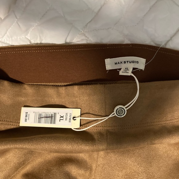 Max Studio XL Pull on suede like pants. Fitted to the ankle. Comfy stretch. Nice - Picture 4 of 7